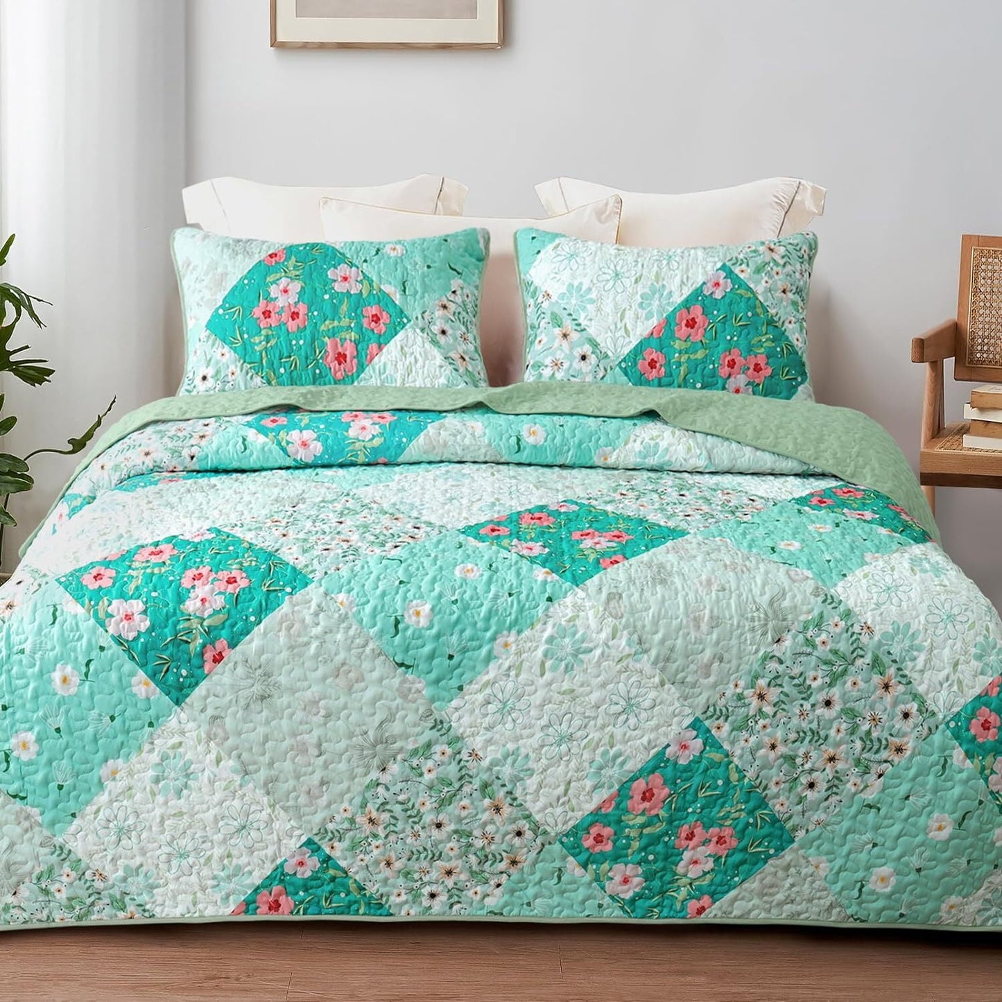 Whale Flotilla Reversible Patchwork Quilts King Size, Lightweight Boho Printed Bedspreads Coverlets Quilt Bedding Set with 2 Pillow Shams for All Seasons, Light Green