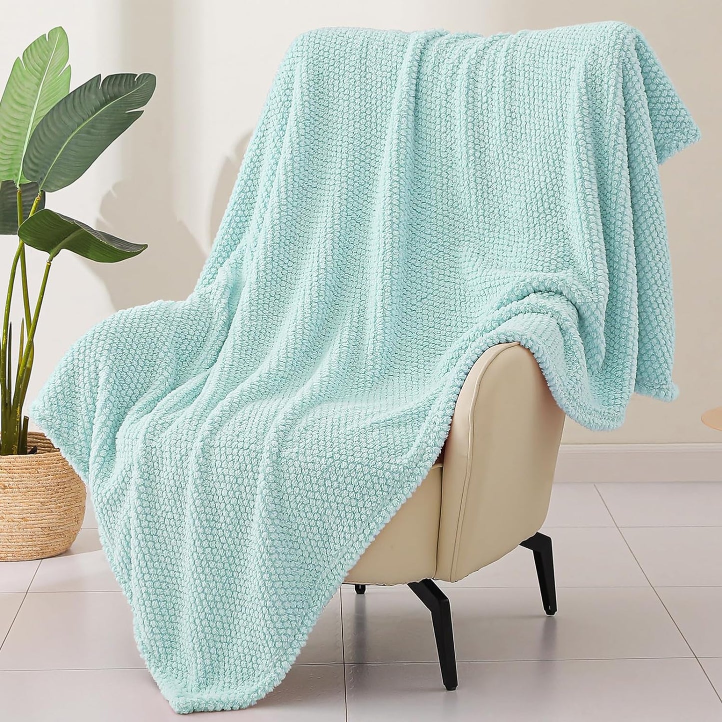 Fuzzy Fleece Throw Blanket for Couch, Fluffy Warm Soft Jacquard Blankets for Fall Winter, Lightweight and Cozy, 50x70 Inch