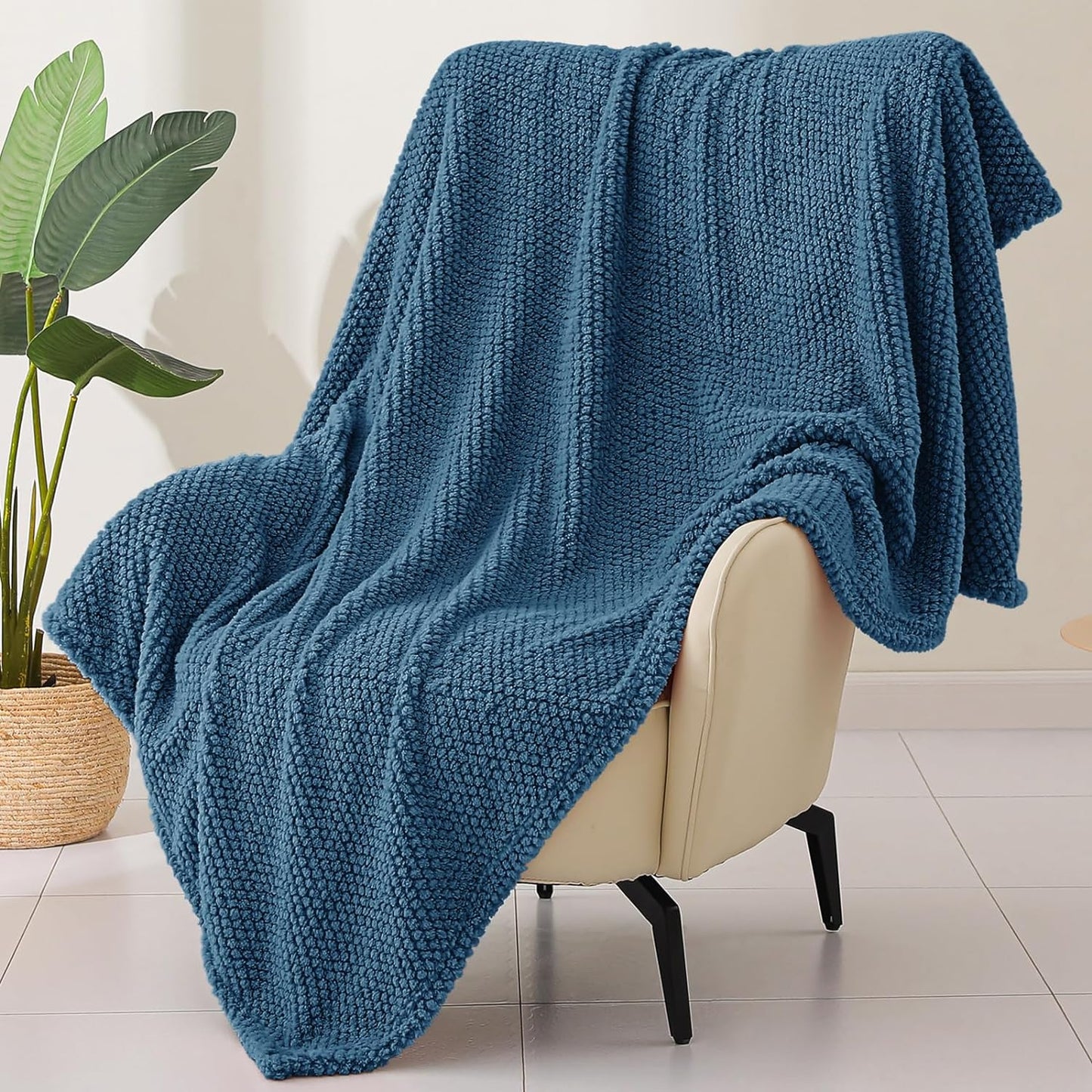 Fuzzy Fleece Throw Blanket for Couch, Fluffy Warm Soft Jacquard Blankets for Fall Winter, Lightweight and Cozy, 50x70 Inch