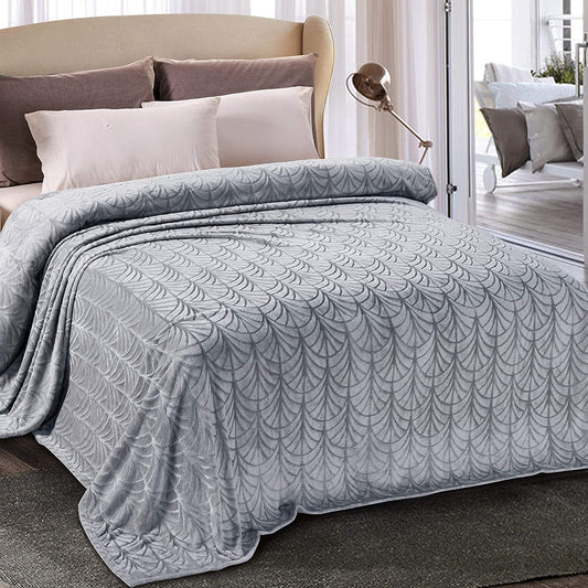 Whale Flotilla Flannel Fleece Twin Size(90x66 Inch) Lightweight Bed Blanket, Soft Velvet Bedspread Plush Fluffy Coverlet Palm Leaf Design Decorative Blanket for All Seasons, Silver Grey¡­