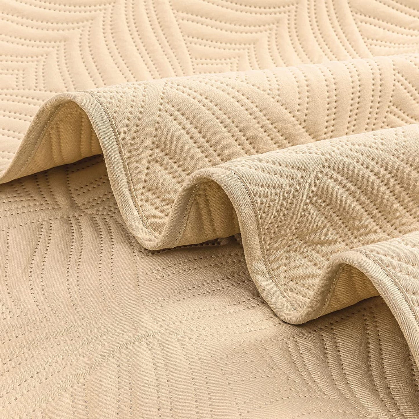 Whale Flotilla Microfiber Queen Size (96x90 inches) Quilt Set Lightweight Ultrasonic Quilted Bedspreads Coverlets Set with Classic Pattern, Camel, 3 Piece (1 Quilt, 2 Pillow Shams)