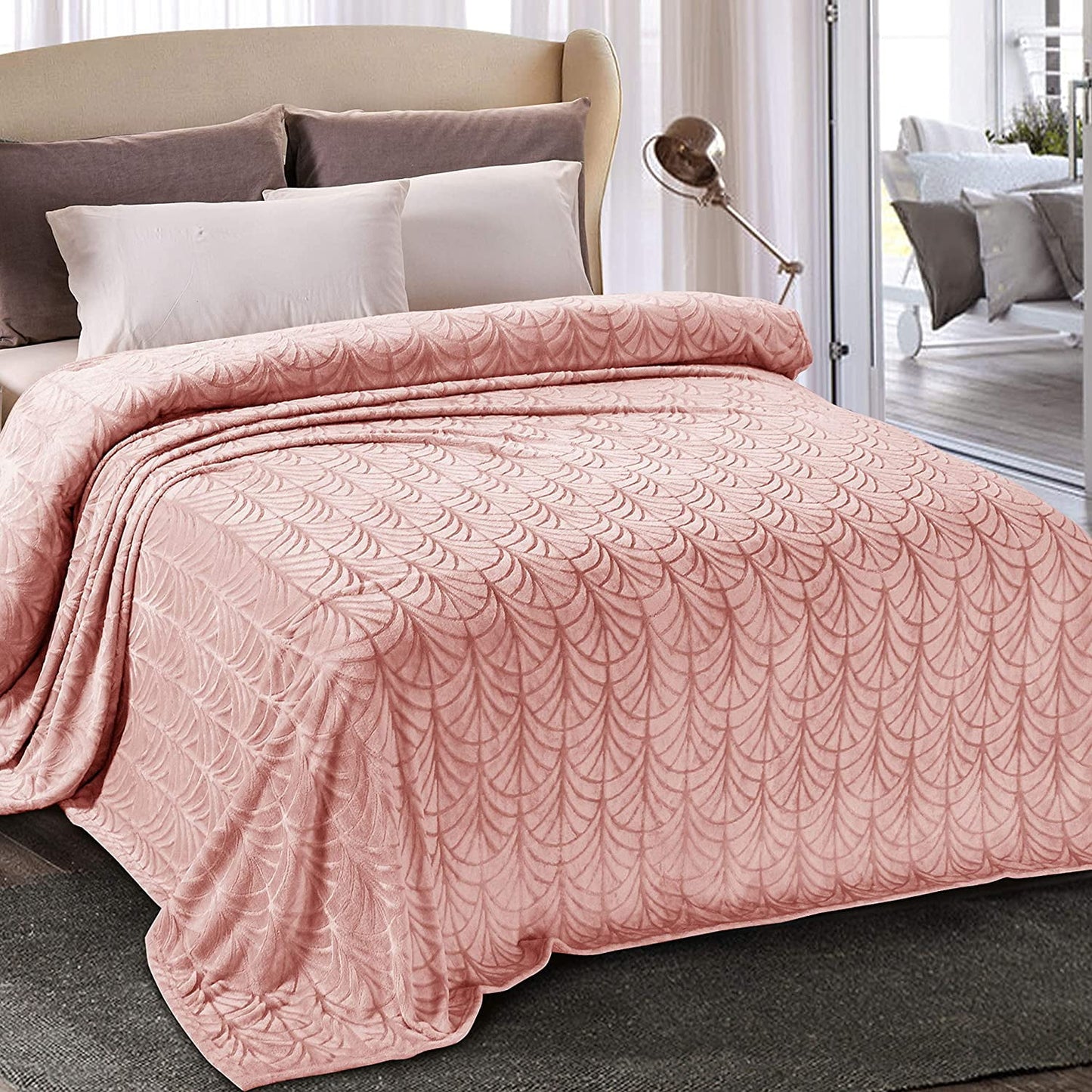 Whale Flotilla Flannel Fleece Twin Size(90x66 Inch) Lightweight Bed Blanket, Soft Velvet Bedspread Plush Fluffy Coverlet Palm Leaf Design Decorative Blanket for All Seasons, Pink¡­